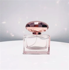 Roze parfum glazen fles